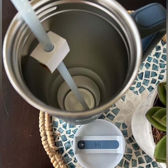 Stanley STORMY SEAS the QUENCHER H2.0 FLOWSTATE TUMBLER (SOFT MATTE) | 40 oz - Picture 2 of 4